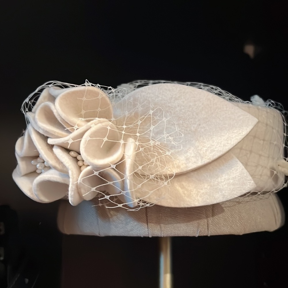 New vintage style off white hat